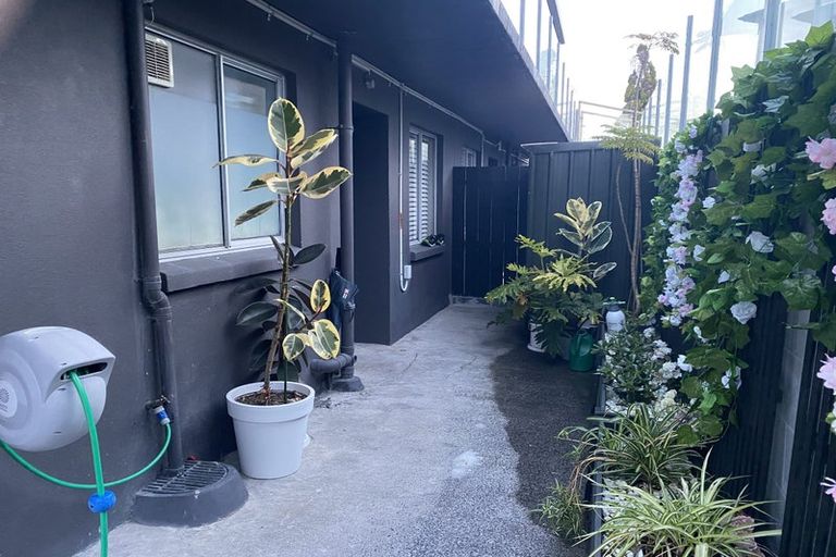 Photo of property in 1/7 Alston Avenue, Kelston, Auckland, 0602