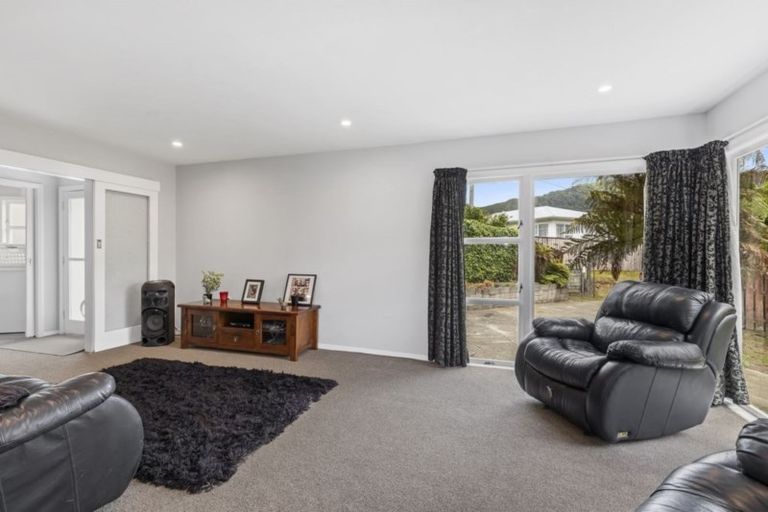 Photo of property in 43 Wood Street, Wainuiomata, Lower Hutt, 5014