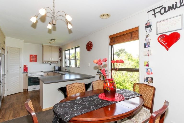 Photo of property in 12 Ridge Lane, New Plymouth, 4310