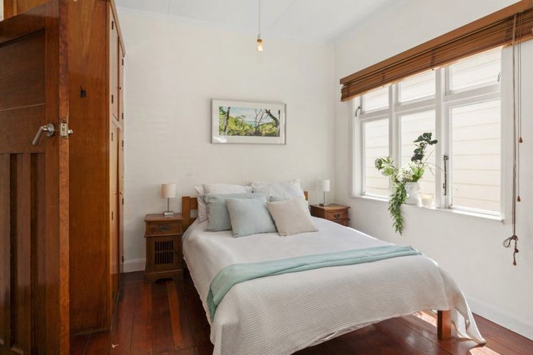 Photo of property in 23 Moir Street, Mount Victoria, Wellington, 6011