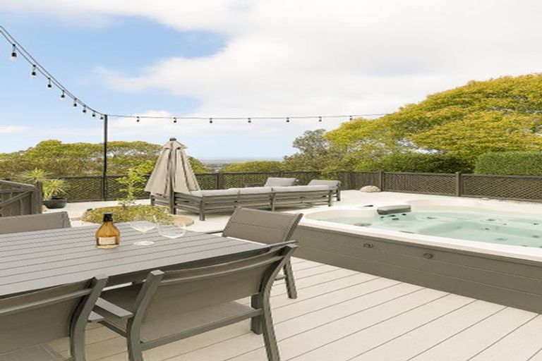 Photo of property in 33 Agincourt Street, Glenfield, Auckland, 0629