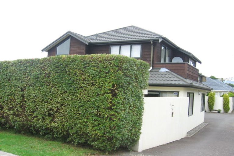 Photo of property in 1 Romney Square, Tawa, Wellington, 5028