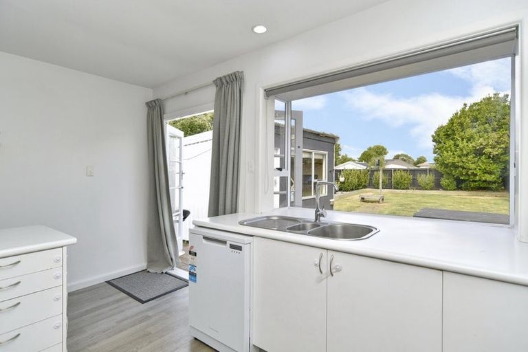 Photo of property in 7 Grimseys Road, Redwood, Christchurch, 8051