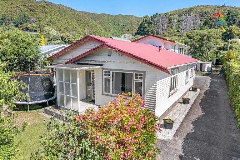 Photo of property in 44 Norton Park Avenue, Fairfield, Lower Hutt, 5011