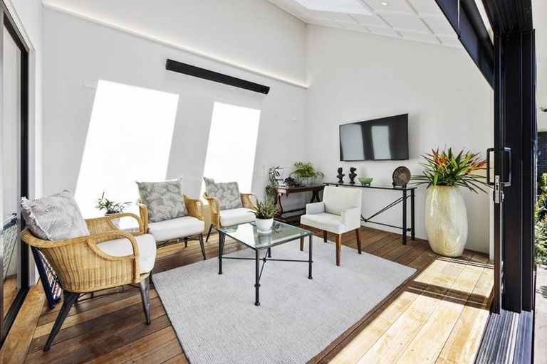 Photo of property in 17 Lees Road, Strowan, Christchurch, 8052