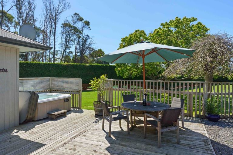 Photo of property in 121 Gear Road, Te Horo, Otaki, 5582