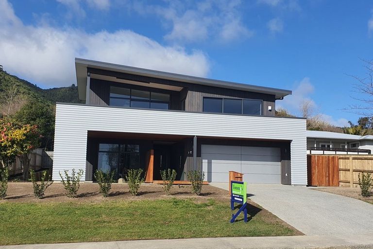 Photo of property in 75 Seddon Street, Waikanae, 5036