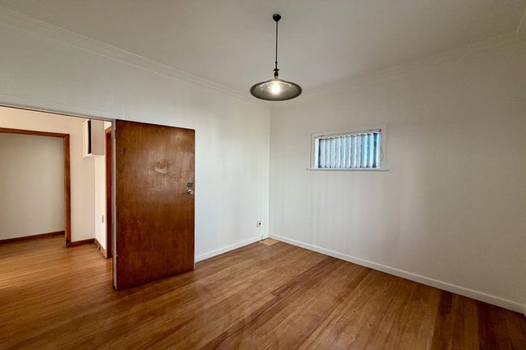 Photo of property in 48 Astley Avenue, New Lynn, Auckland, 0600