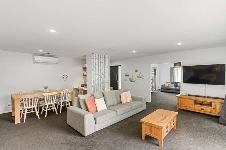 Photo of property in 33 Broadhaven Avenue, Parklands, Christchurch, 8083