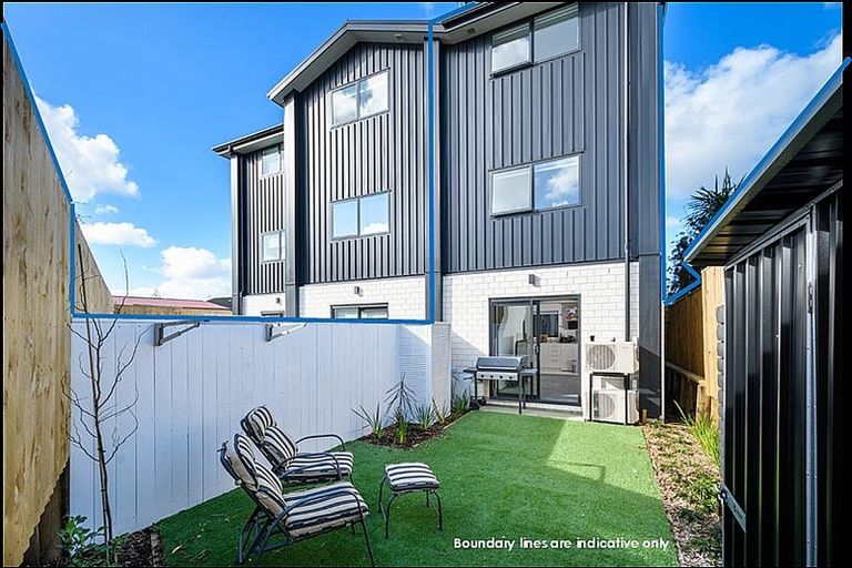 Photo of property in 11/59 Neil Avenue, Te Atatu Peninsula, Auckland, 0610
