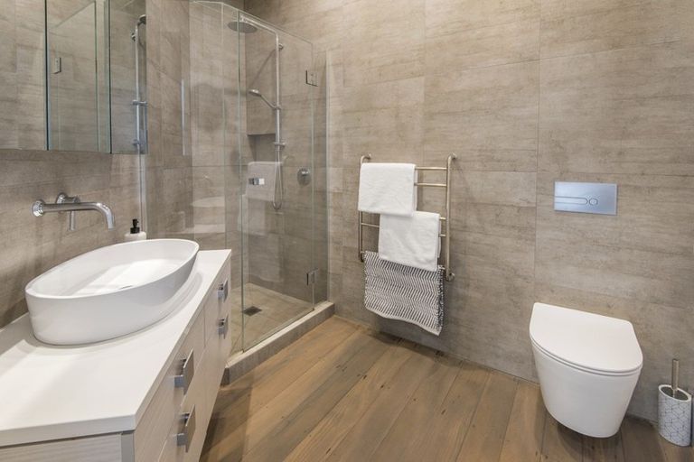 Photo of property in 242 Lake Road, Hauraki, Auckland, 0622