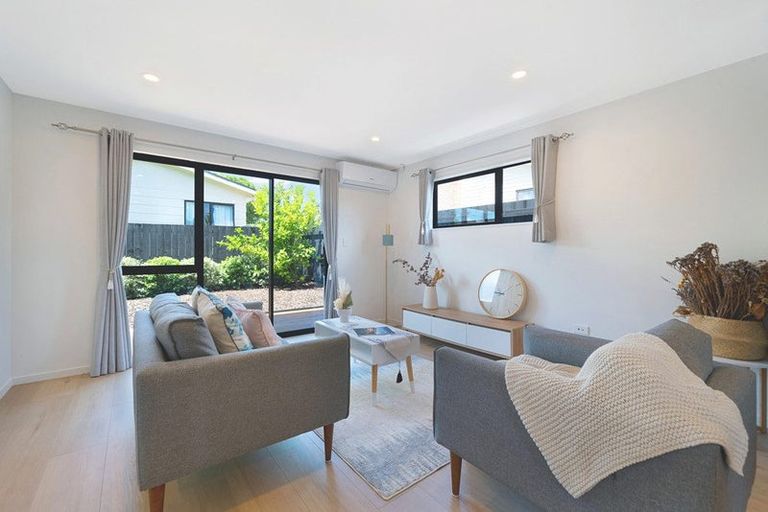 Photo of property in 7/17 Rewarewa Road, Te Atatu Peninsula, Auckland, 0610