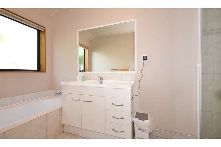 Photo of property in 21a Fairway Drive, Kerikeri, 0230