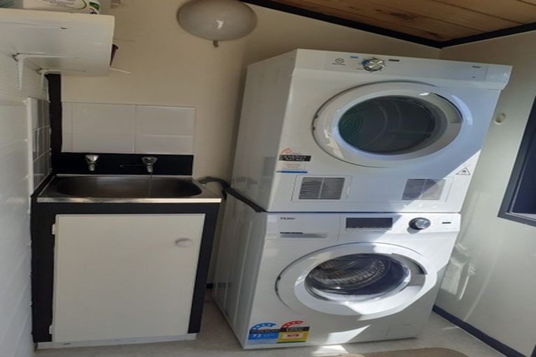 Photo of property in 8 Pararewa Drive, Whalers Gate, New Plymouth, 4310