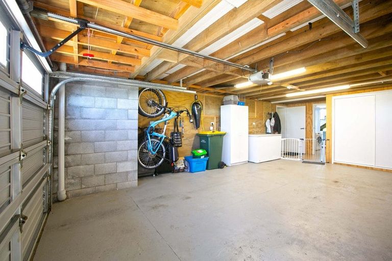 Photo of property in 15 Tiromoana Crescent, Bell Block, New Plymouth, 4312