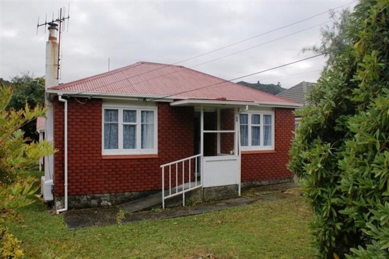 Photo of property in 39 Bledisloe Crescent, Wainuiomata, Lower Hutt, 5014