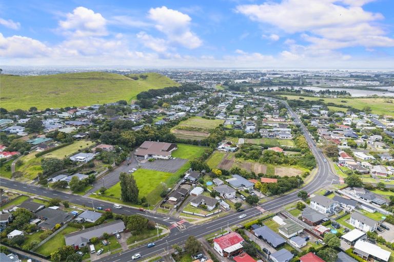 Photo of property in 107 Taylor Road, Mangere Bridge, Auckland, 2022