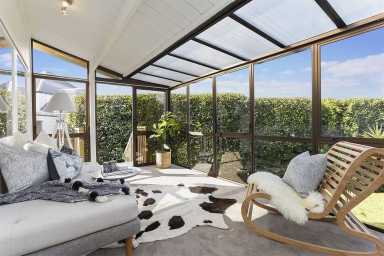 Photo of property in 1/23a Gladstone Road, Northcote, Auckland, 0627