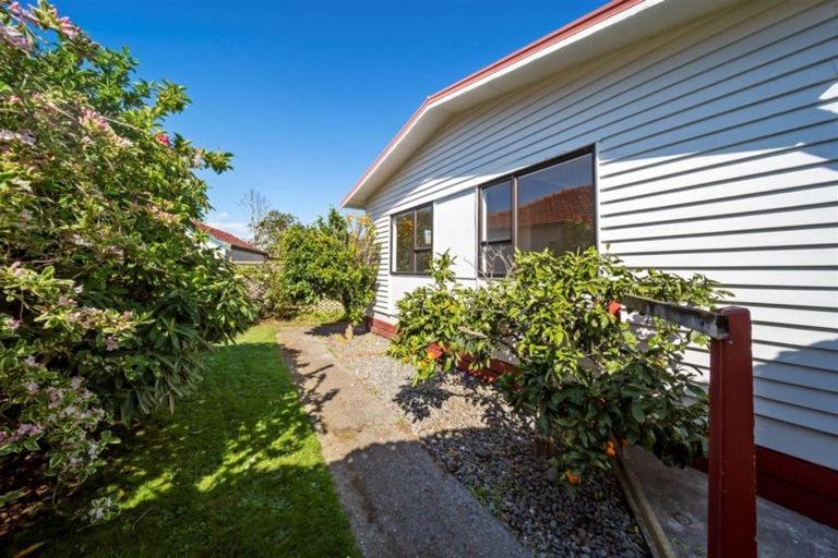 Photo of property in 12 Caplen Street, Hawera, 4610