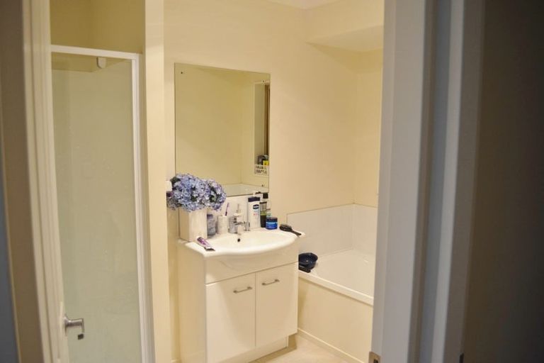 Photo of property in 16 Percy Kinsman Crescent, Riverstone Terraces, Upper Hutt, 5018