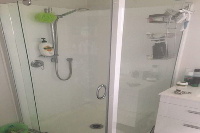 Photo of property in 2 Anne Road, Hillcrest, Auckland, 0627