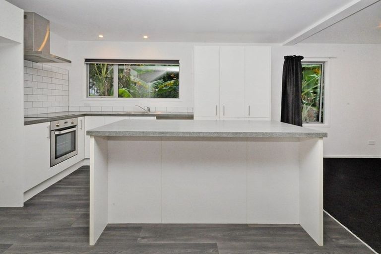 Photo of property in 46a Elliston Crescent, Stanmore Bay, Whangaparaoa, 0932