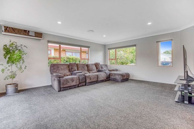 Photo of property in 13 Brookesmith Drive, Waiuku, 2123