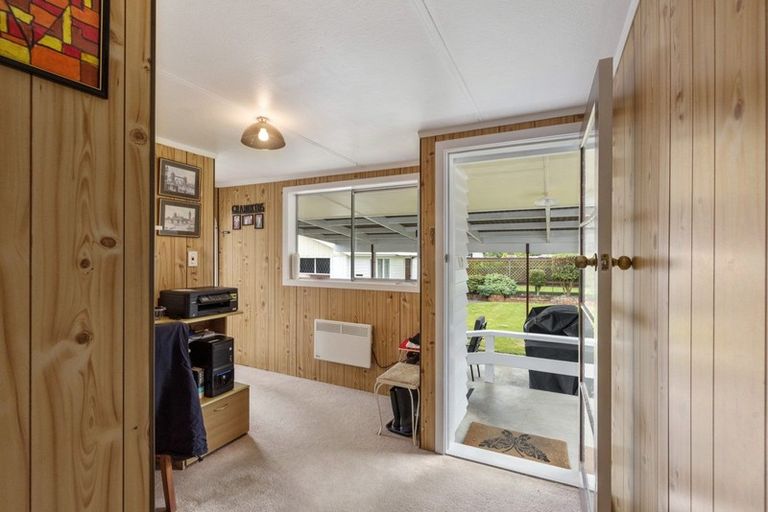 Photo of property in 17 Meadowvale Drive, Levin, 5510