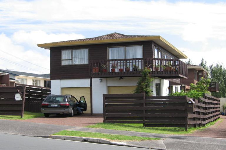 Photo of property in 1/162 Beach Road, Campbells Bay, Auckland, 0630