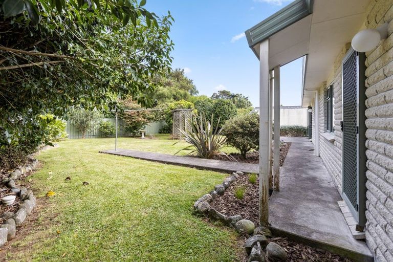 Photo of property in 16 Hickford Place, Okato, 4335