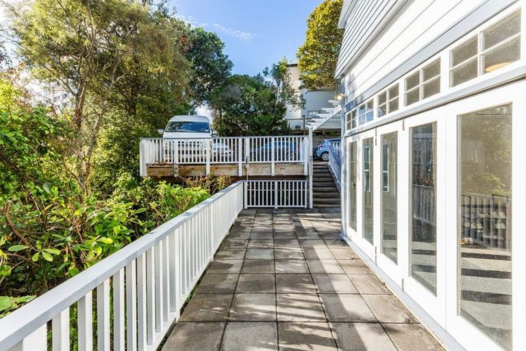 Photo of property in 44 Aurora Terrace, Kelburn, Wellington, 6012