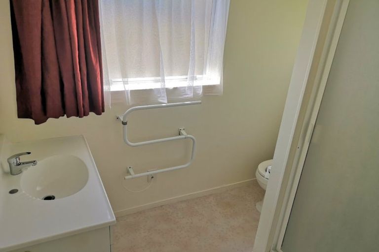 Photo of property in 12 Carl Place, Unsworth Heights, Auckland, 0632