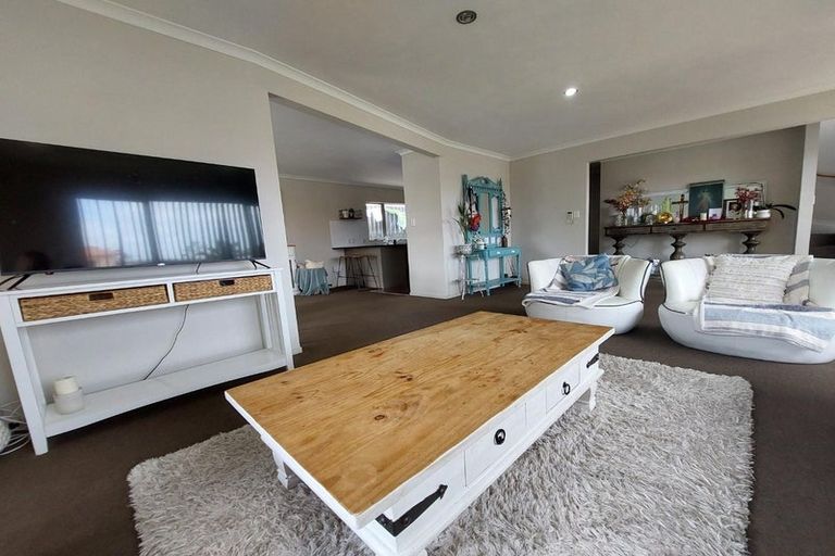 Photo of property in 44a Crossandra Drive, Mangere, Auckland, 2022