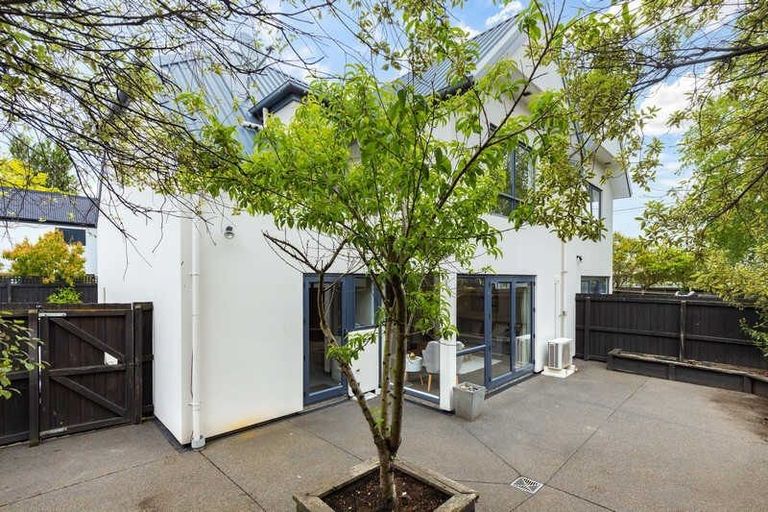 Photo of property in 2/526 Madras Street, St Albans, Christchurch, 8014