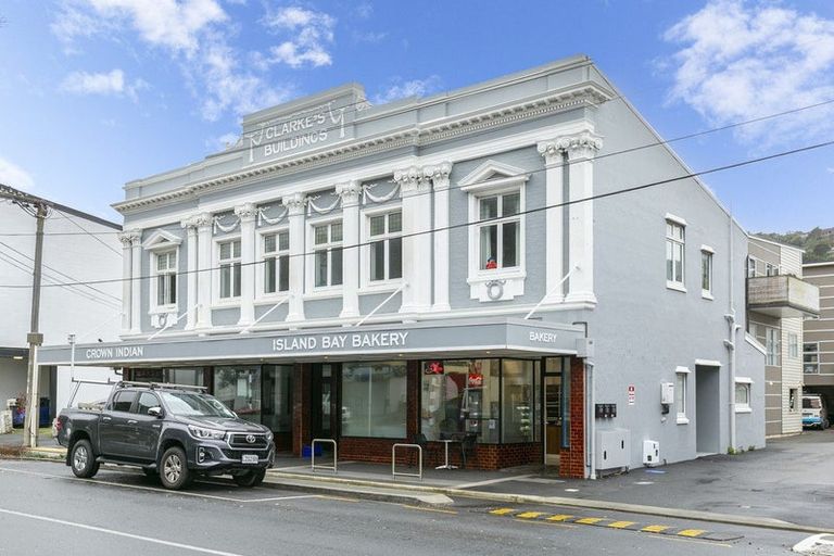 Photo of property in 121d The Parade, Island Bay, Wellington, 6023