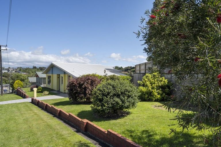 Photo of property in 102 Awanui Street, Merrilands, New Plymouth, 4312