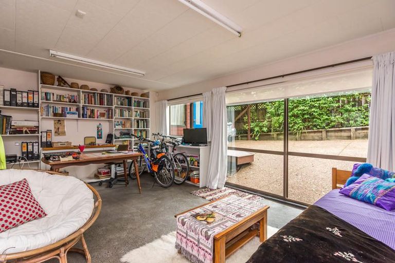 Photo of property in 15 Woodfern Crescent, Titirangi, Auckland, 0604