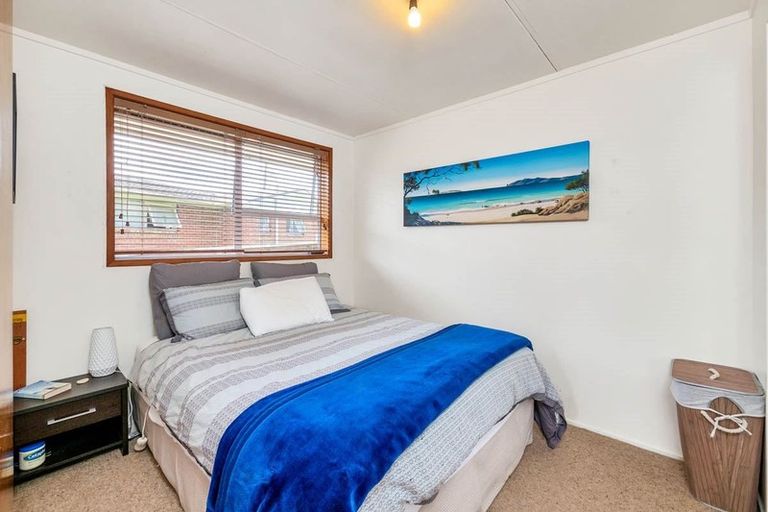 Photo of property in 23 Knights Road, Rothesay Bay, Auckland, 0630