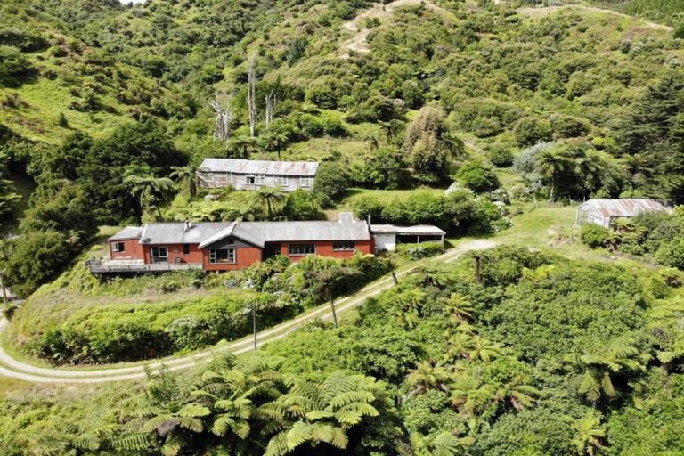 Photo of property in 305 Mangaone Road, Hautere, Otaki, 5582