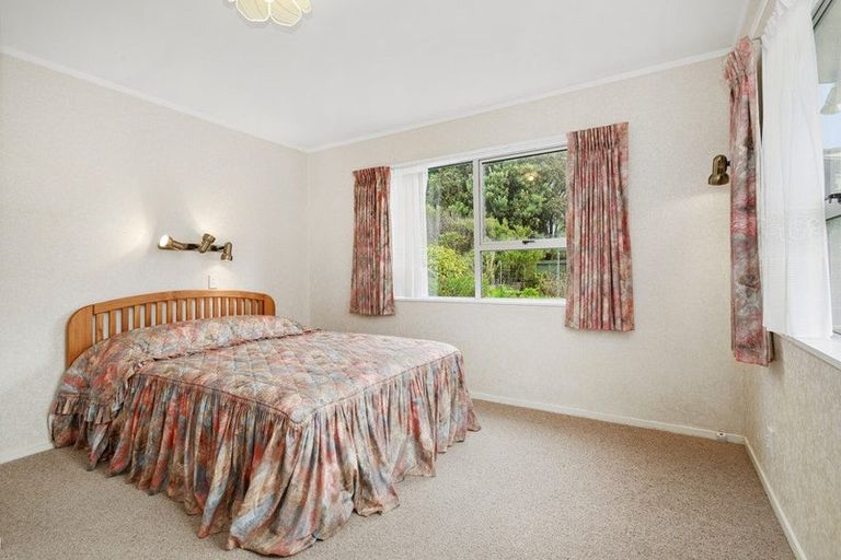 Photo of property in 32 Turriff Crescent, Tawa, Wellington, 5028