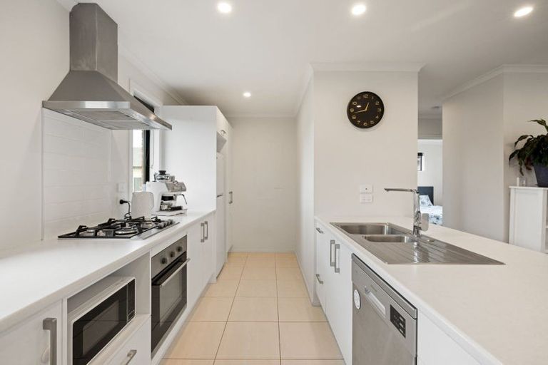 Photo of property in 8 Manawaroa Close, Grandview Heights, Hamilton, 3200