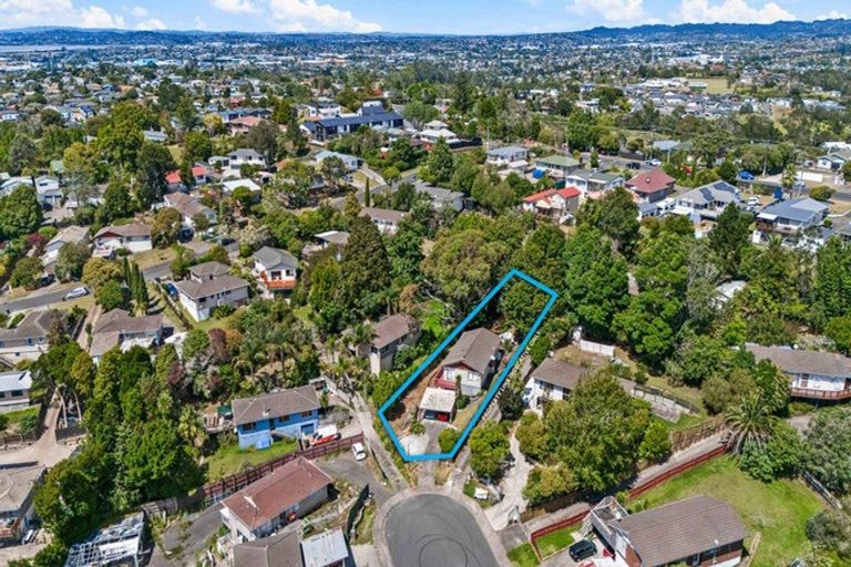 Photo of property in 14 Kilcar Place, Massey, Auckland, 0614