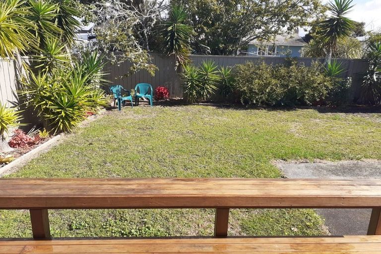 Photo of property in 2/27 Neptune Avenue, Beach Haven, Auckland, 0626