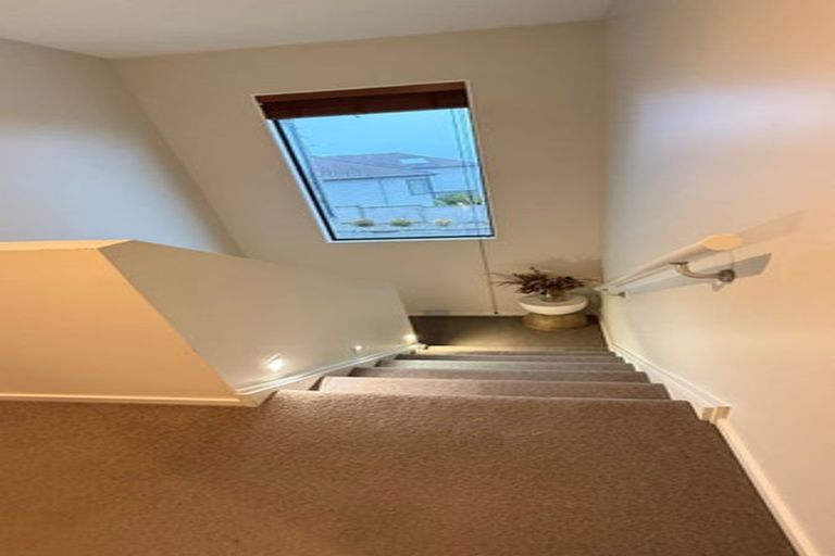 Photo of property in 39 Meadowcroft Grove, Johnsonville, Wellington, 6037