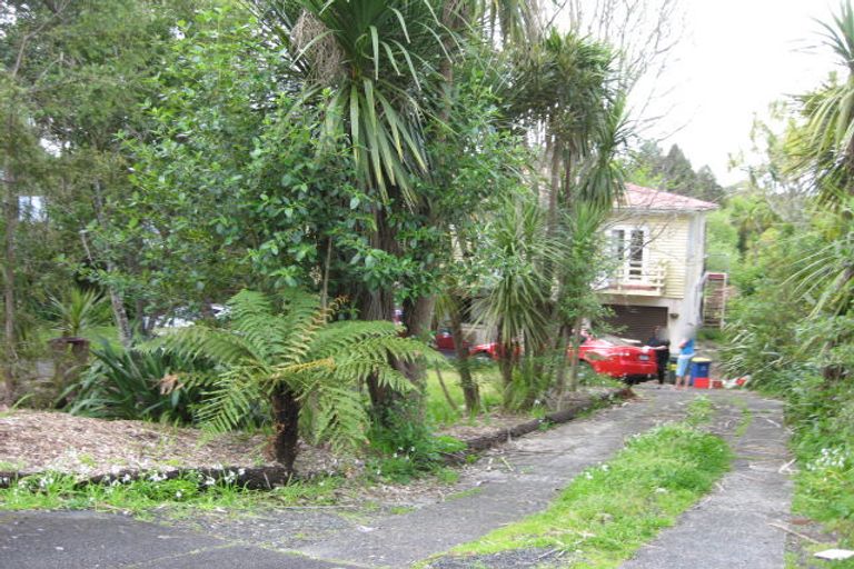 Photo of property in 11 Raroa Terrace, Waiatarua, Auckland, 0604