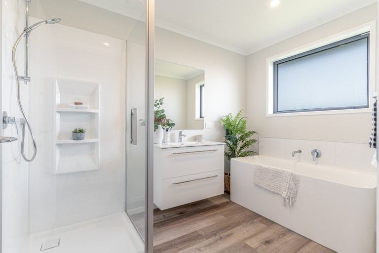 Photo of property in 37 Rhodes Street, Carterton, 5713