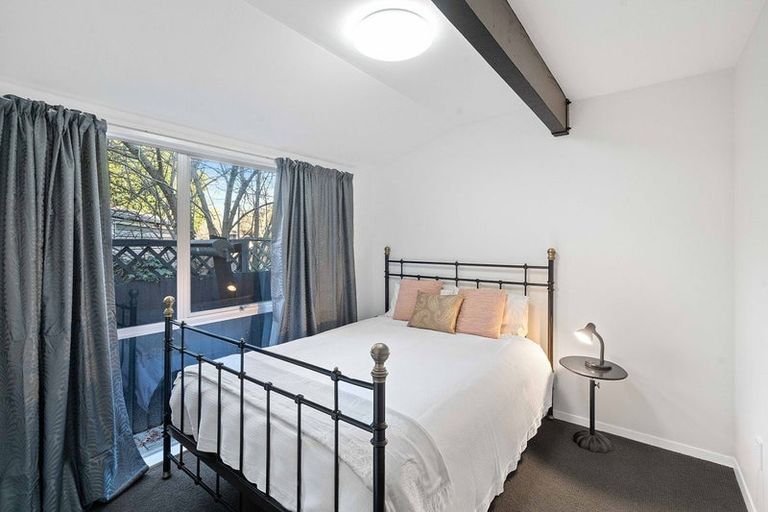 Photo of property in 2/321 Wairakei Road, Burnside, Christchurch, 8053