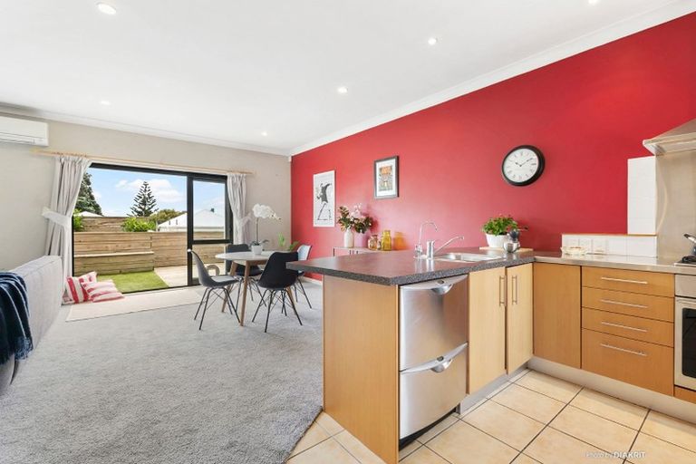 Photo of property in 2/265 Adelaide Road, Newtown, Wellington, 6021