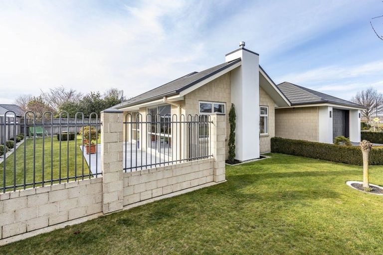 Photo of property in 42 Oakwood Drive, Rangiora, 7400