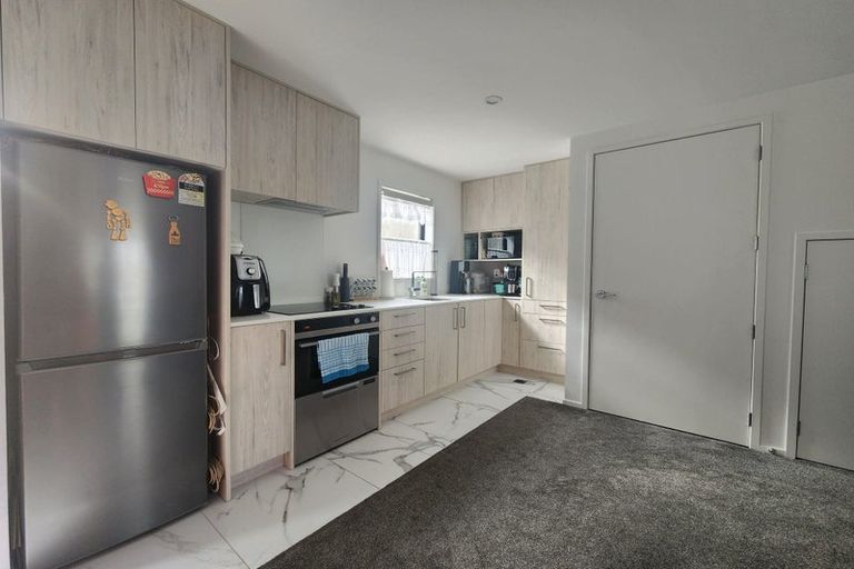 Photo of property in 52d Vodanovich Road, Te Atatu South, Auckland, 0610